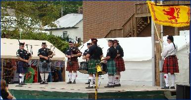 tn_WIF08-Pipers01.jpg