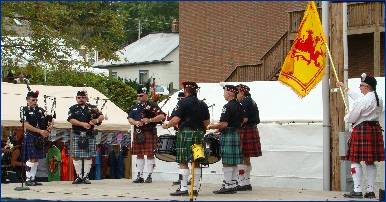 tn_WIF08-Pipers02.jpg